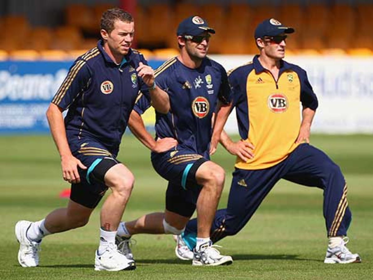 Peter Siddle Ben Hilfenhaus And Michael Hussey Stretch Espncricinfo