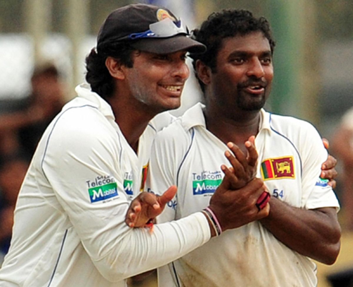 Muttiah Muralitharan Gets A Pat From Kumar Sangakkara After Dismissing