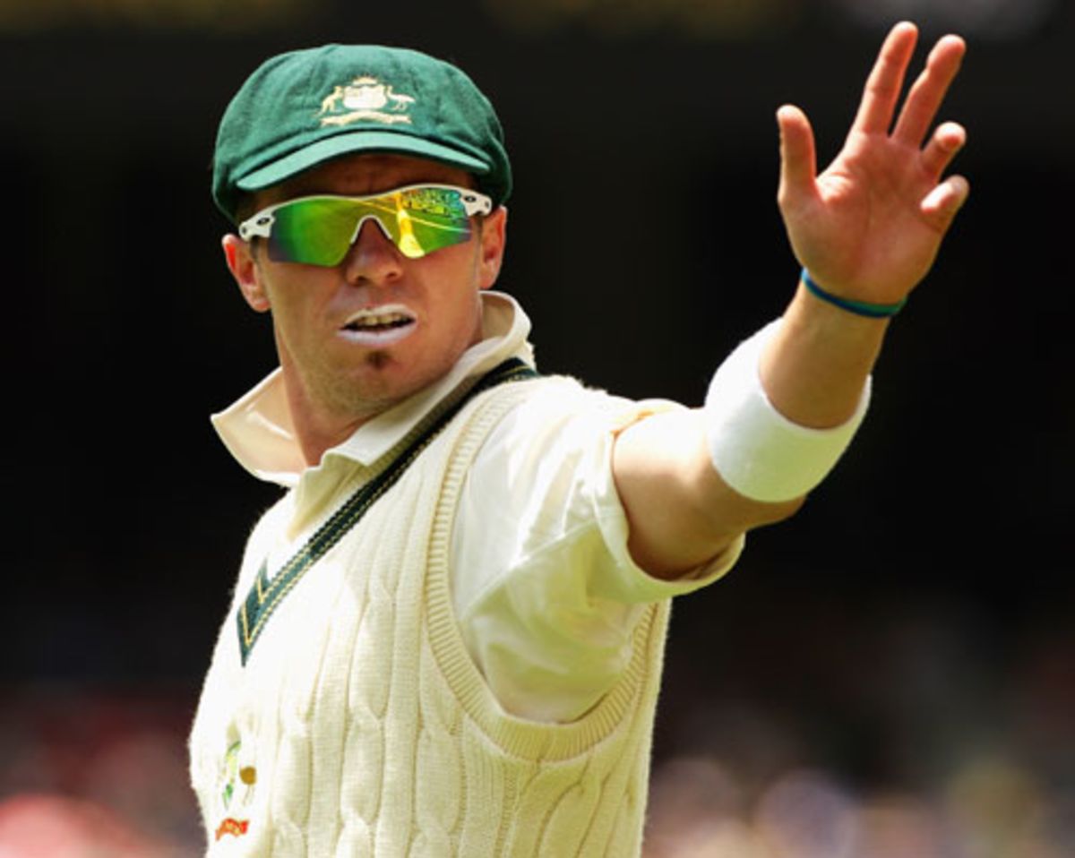 Peter Siddle Waves To His Home Fans Espncricinfo