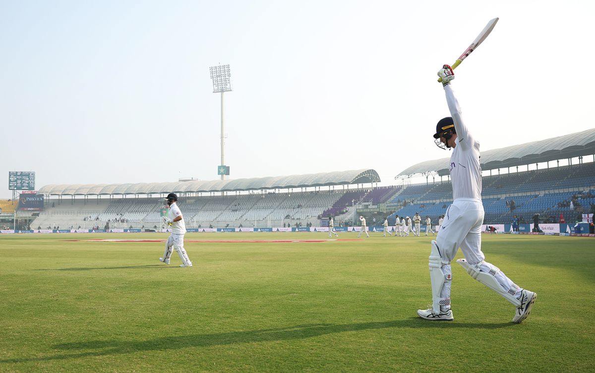 Ben Duckett And Zak Crawley Head Out To Bat Espncricinfo