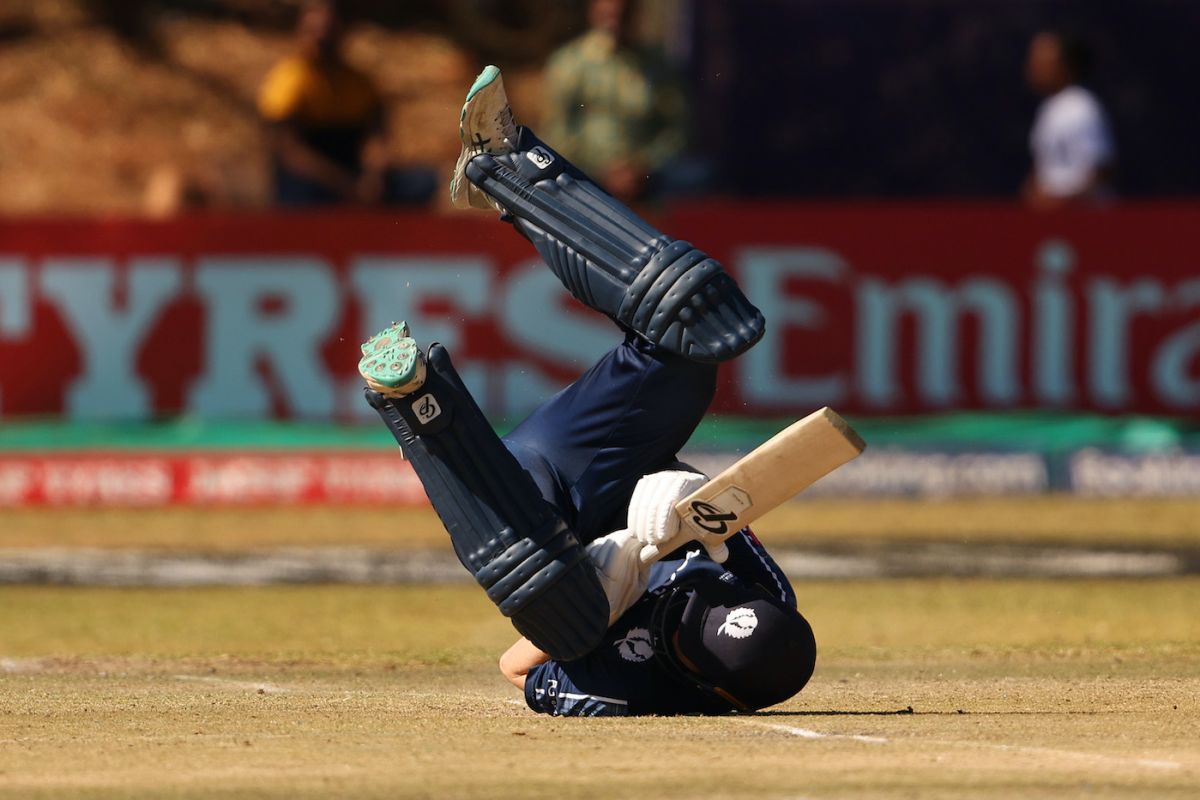 Brandon Mcmullen Cradles After A Fall Espncricinfo