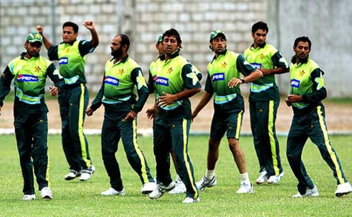 Pakistani Cricketers Stretches During A Practice Session In Kingston