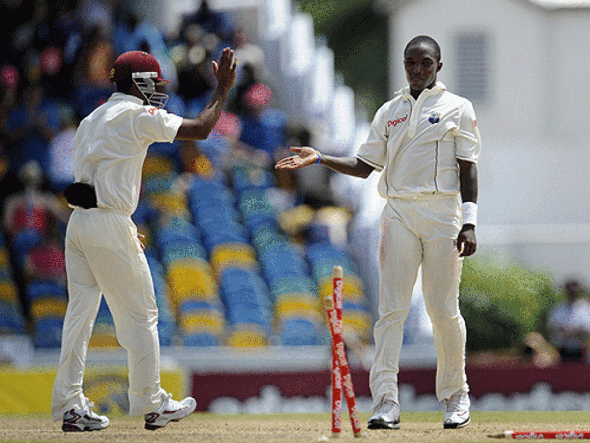 Brett Lee Celebrates Getting Sewnarine Chattergoon Espncricinfo