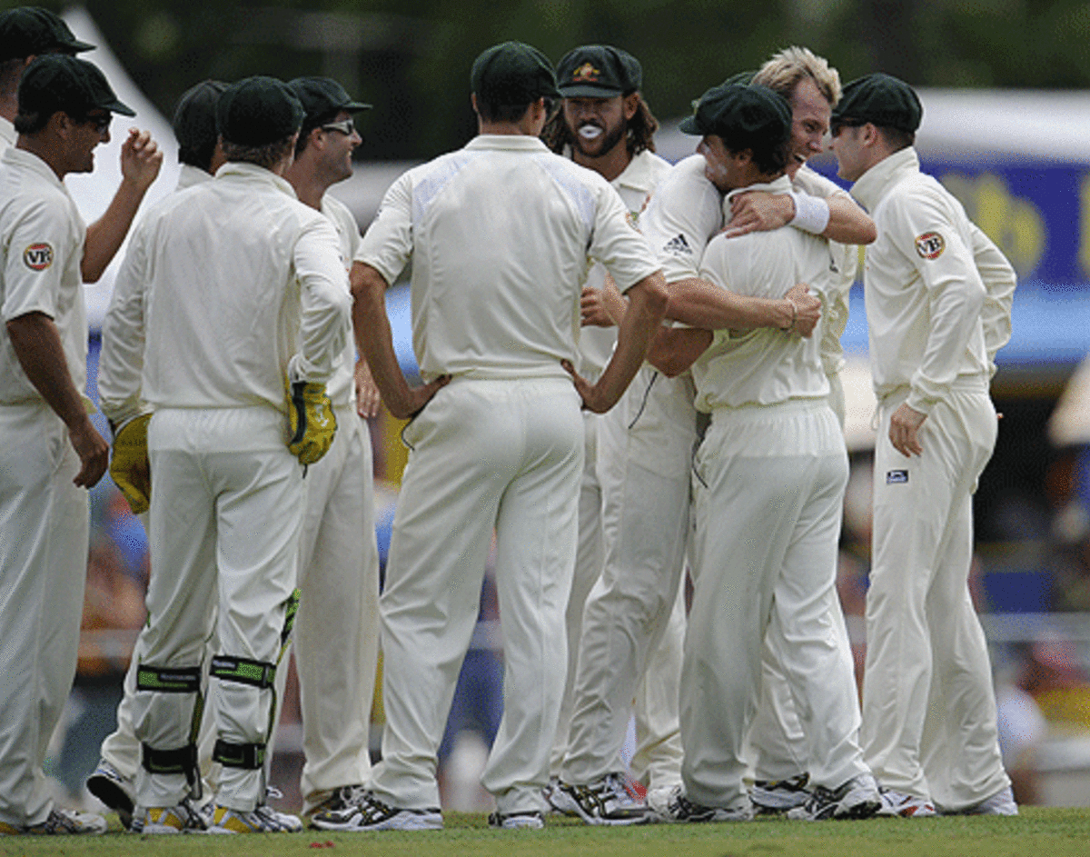 Brett Lee Celebrates Getting Sewnarine Chattergoon Espncricinfo