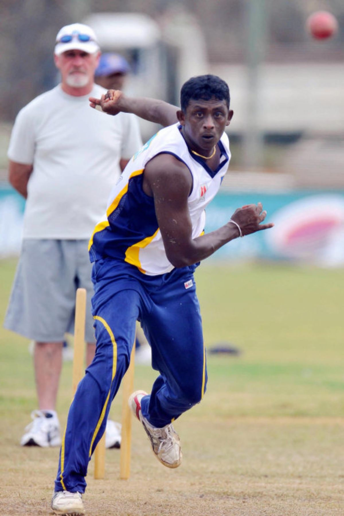 Michael Vandort Reaches Out To Catch The Ball Espncricinfo