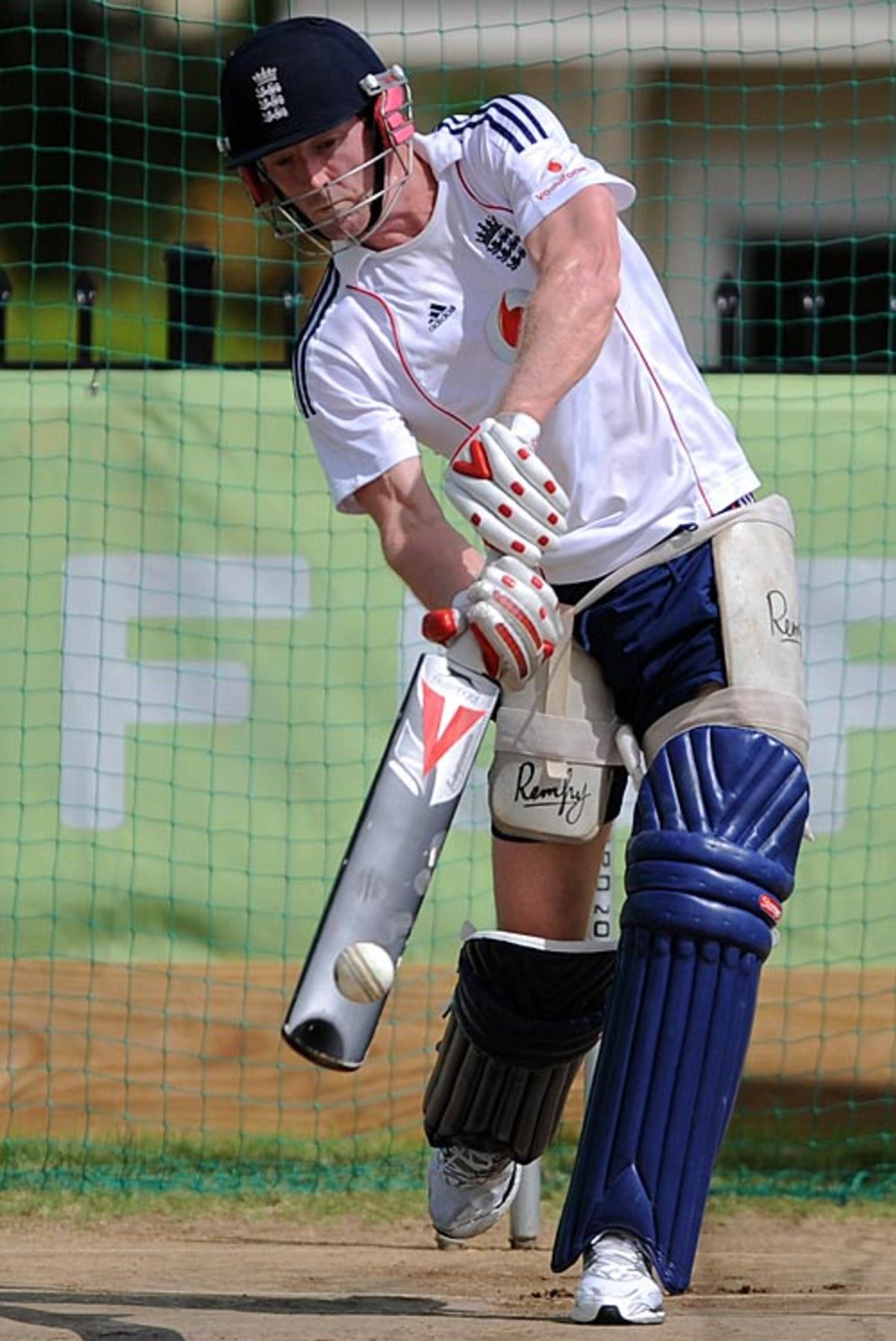 Kevin Pietersen And Chris Gayle With The Stanford For Trophy