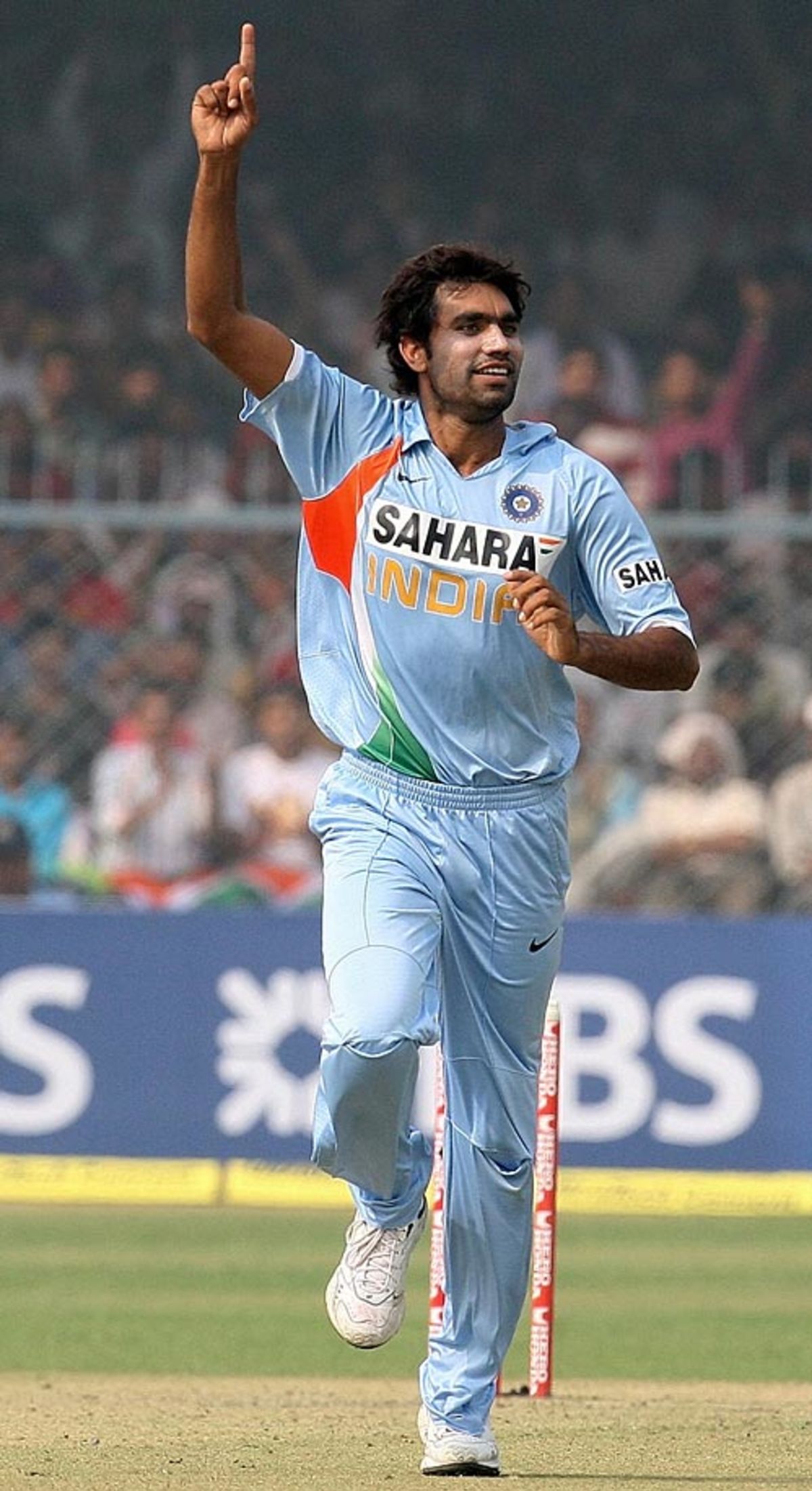 Munaf Patel Celebrates After Picking Up Ian Bell S Wicket