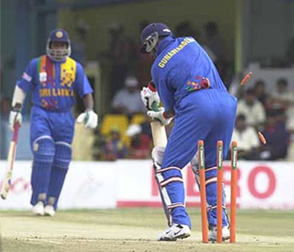 Sri Lankan Captain Jayasuriya Edges Wasim Akram To The Slips