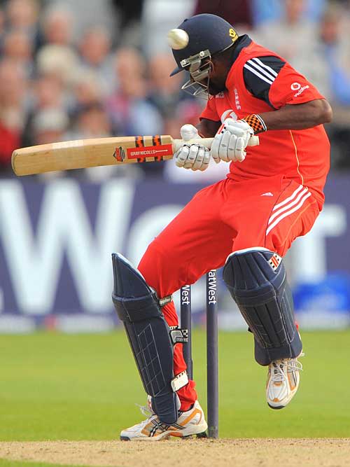 Dimitri Mascarenhas Was Pinned First Ball By Mitchell Johnson S Bouncer