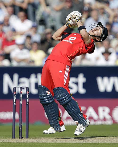 Joe Denly Avoids A Beamer From Ben Hilfenhaus Espncricinfo