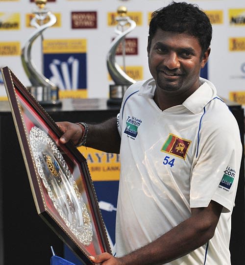 Muttiah Muralitharan Receives An Award Espncricinfo