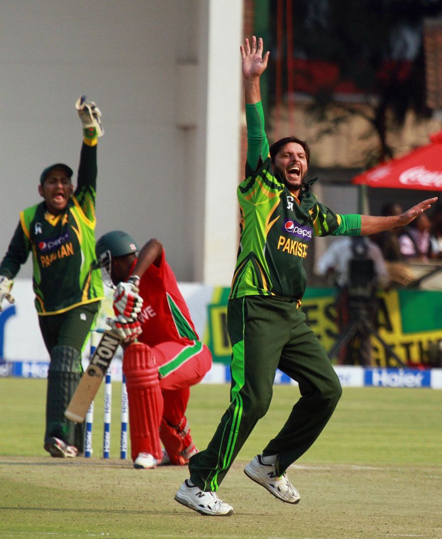 Shahid Afridi Trapped Elton Chigumbura Leg Before Espncricinfo