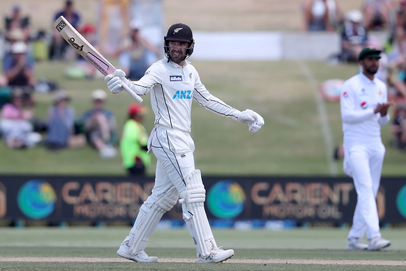 Tom Blundell Acknowledges The Applause For His Fifty ESPNcricinfo