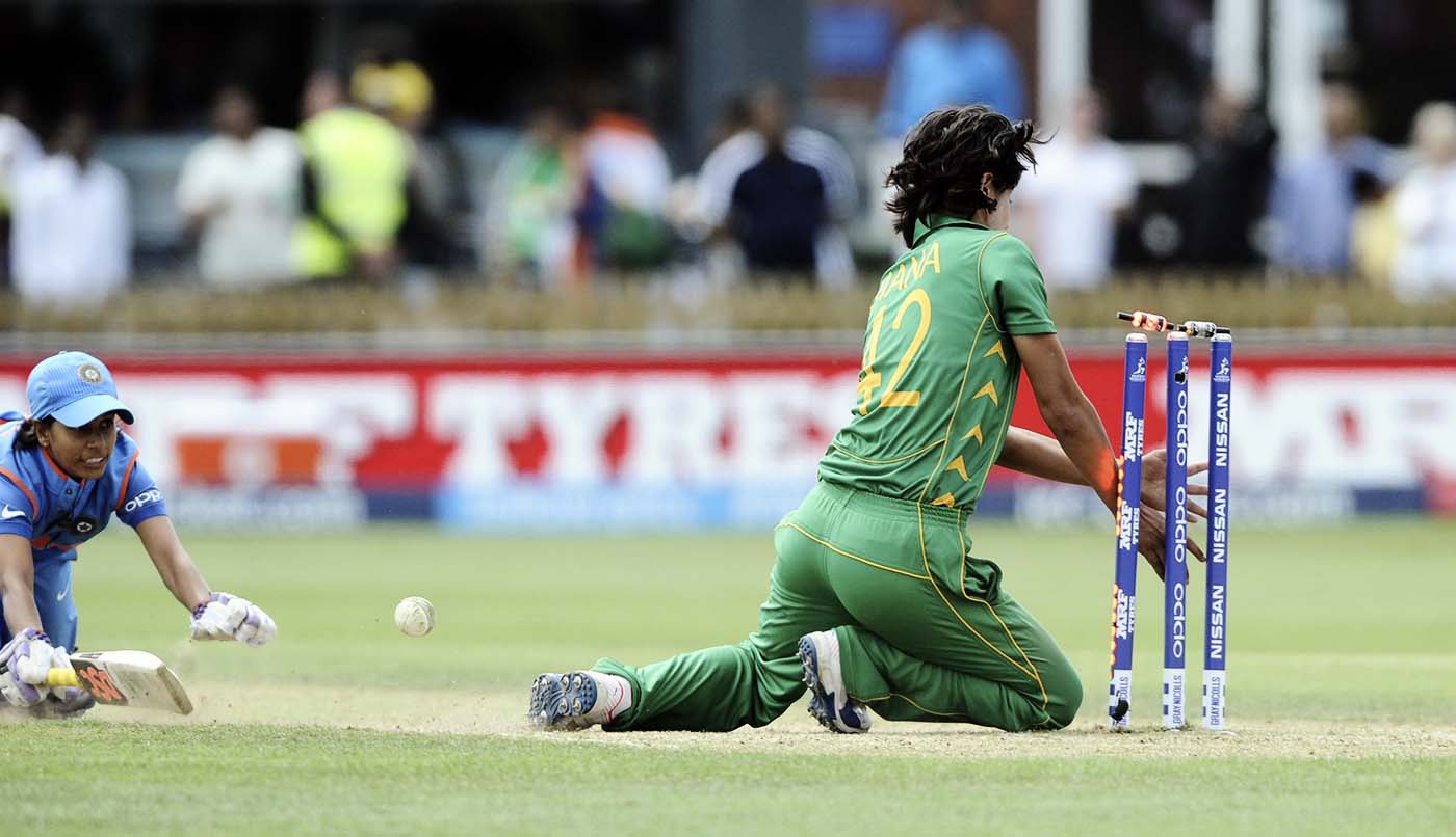 Diana Baig Tries To Run Out Poonam Yadav ESPNcricinfo