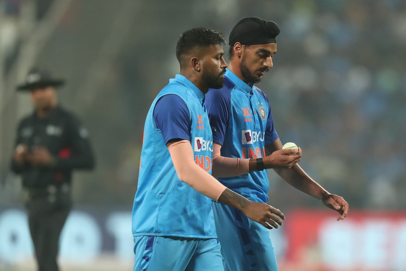 Hardik Pandya Chats To Arshdeep Singh Who Bowled Five No Balls