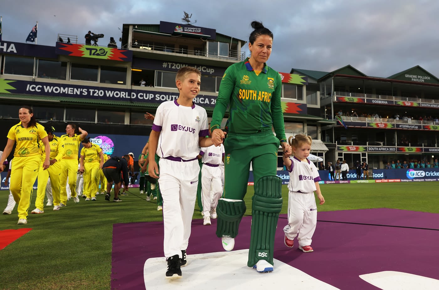 Marizanne Kapp Walks Out With Her Niece And Nephew On Her Home Ground