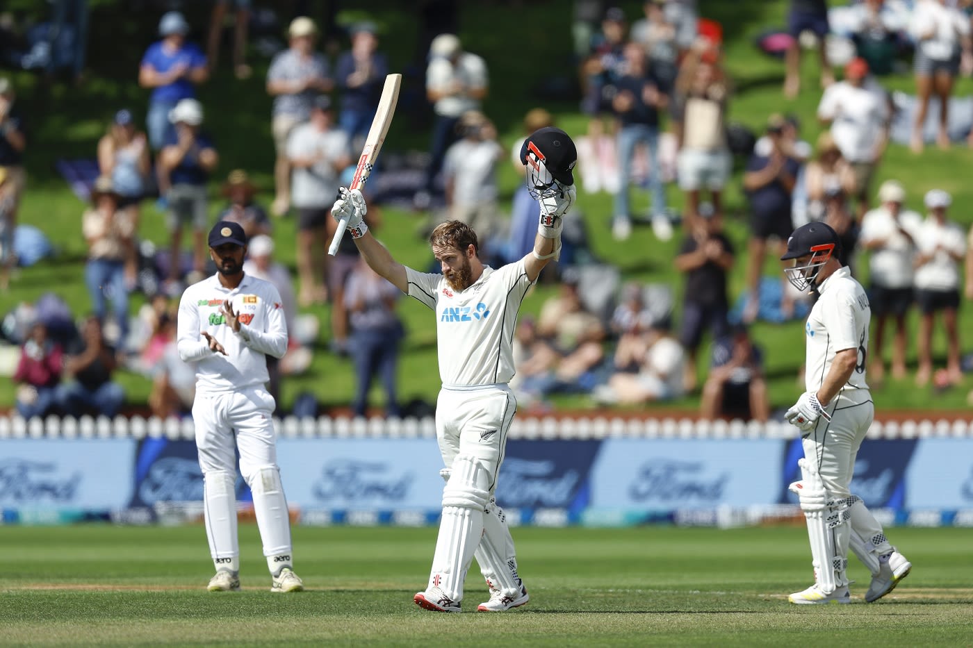 Kane Williamson Acknowledges The Applause After His Century