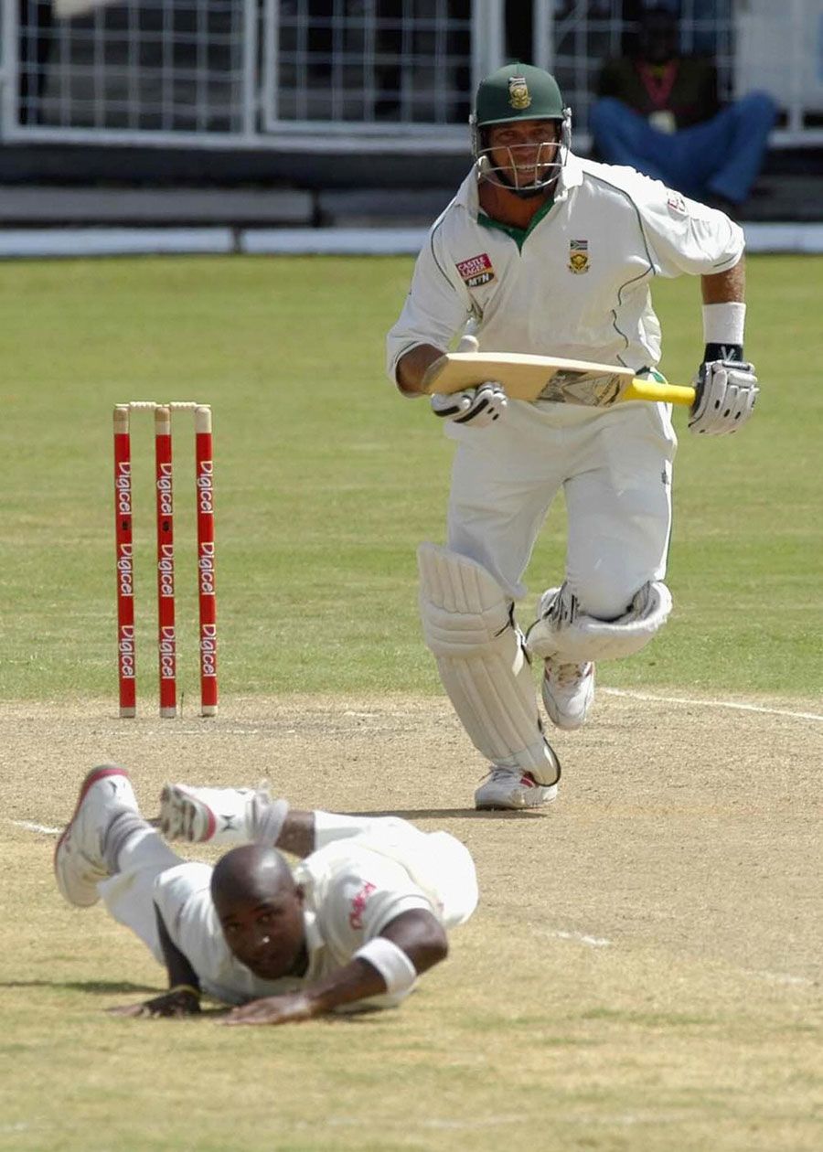 Jacques Kallis Drives Back Past The Bowler Espncricinfo