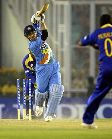 Sachin Tendulkar Lofts Muttiah Muralitharan Over Mid On For Four