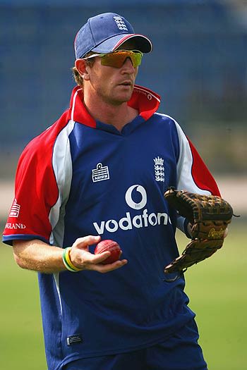 Paul Collingwood Practises His Fielding Espncricinfo