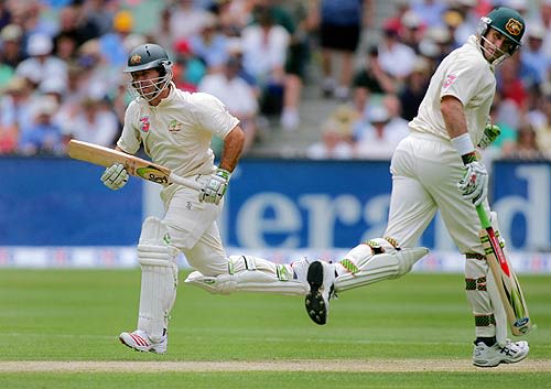 Matthew Hayden And Ricky Ponting Run During A 152 Run Partnership