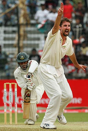 Jason Gillespie Traps Javed Omar Espncricinfo