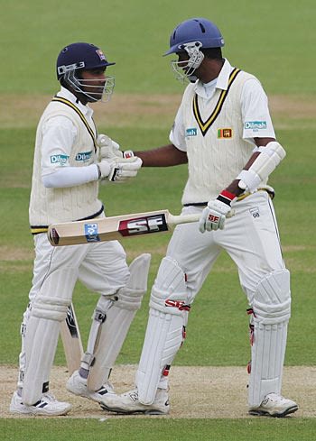 Farveez Maharoof Congratulates Mahela Jayawardene On His Fifty