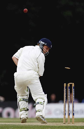 Jamie Dalrymple Is Bowled By Yasir Arafat Espncricinfo