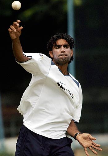 Munaf Patel Takes Part In A Fielding Drill Espncricinfo