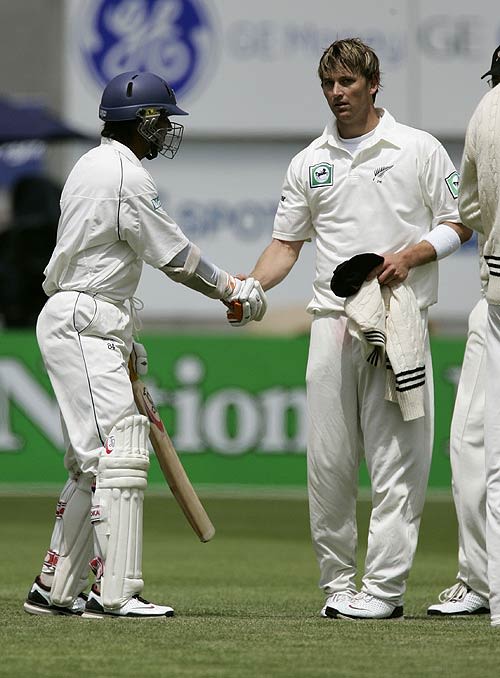 Shane Bond Congratulates Kumar Sangakkara On His Hundred Espncricinfo