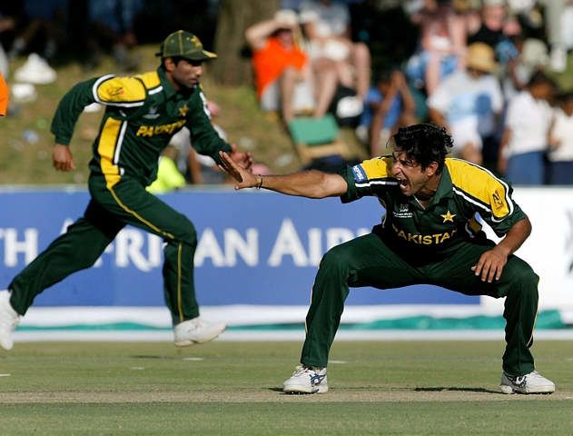 Wasim Akram Appeals For The Wicket Of Smits ESPNcricinfo