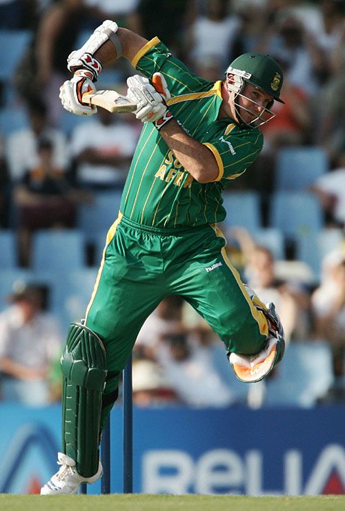 Graeme Smith Gets Into A Tangle Against A Bouncer ESPNcricinfo