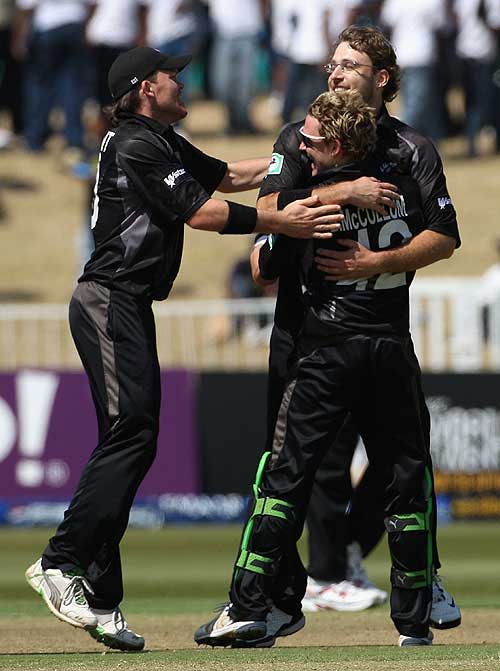 Daniel Vettori And Brendon McCullum Celebrate The Run Out Of Andrew