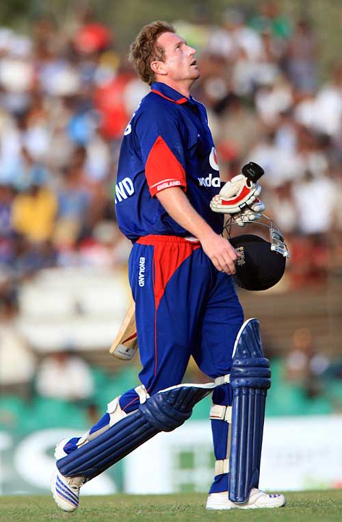 Paul Collingwood Looks To The Heavens After Falling For 42