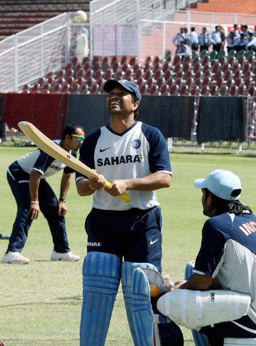 Sachin Tendulkar And Mahendra Singh Dhoni Share A Light Moment