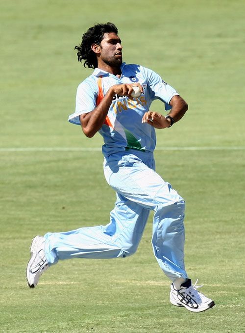 Munaf Patel Runs In To Bowl Espncricinfo