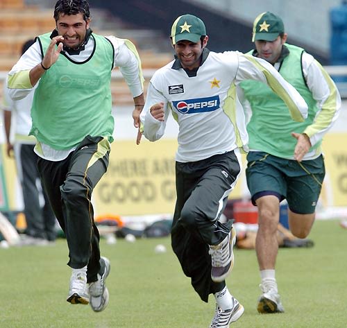 Sohail Khan Shoaib Malik And Misbah Ul Haq Go For A Sprint