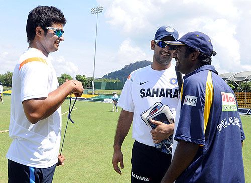 Suresh Raina Mahendra Singh Dhoni And Muttiah Muralitharan Have A