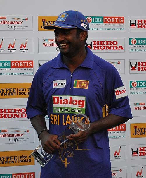 Muttiah Muralitharan Received An Award For Breaking Wasim Akram S