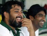 Inzamam Ul Haq Shares A Joke With Yousuf Youhana During A Practice