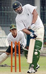 Inzamam Ul Haq During Practice Espncricinfo