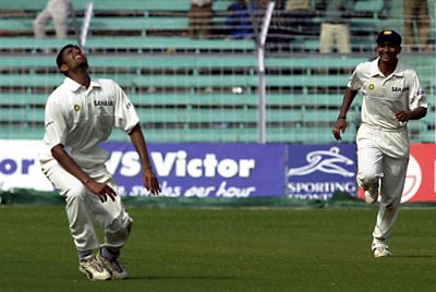 Kumble Prepares To Catch Shivnarine Chanderpaul Off His Own Bowling