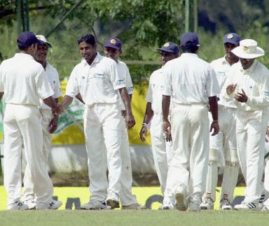 Sri Lankan Fast Bowler Chaminda Vass Celebrates With Team Mates