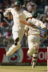 Justin Langer Celebrates His Hundred Espncricinfo