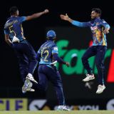 Sri Lanka's quicks help level the series as Australia lose 5 for 19