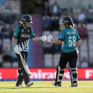 Unchanged New Zealand opt to bat vs Sri Lanka