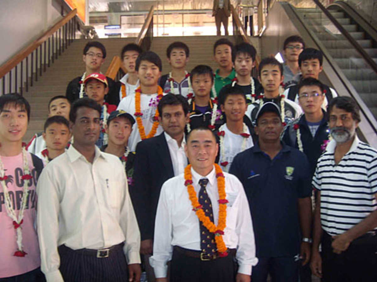 The China Under-19 team pose for the cameras on their arrival, Dhaka, November 4, 2009