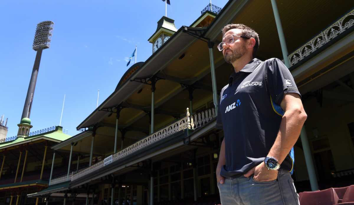 Mike Hesson stands tall against the SCG after his press conference, Sydney, December 1, 2016