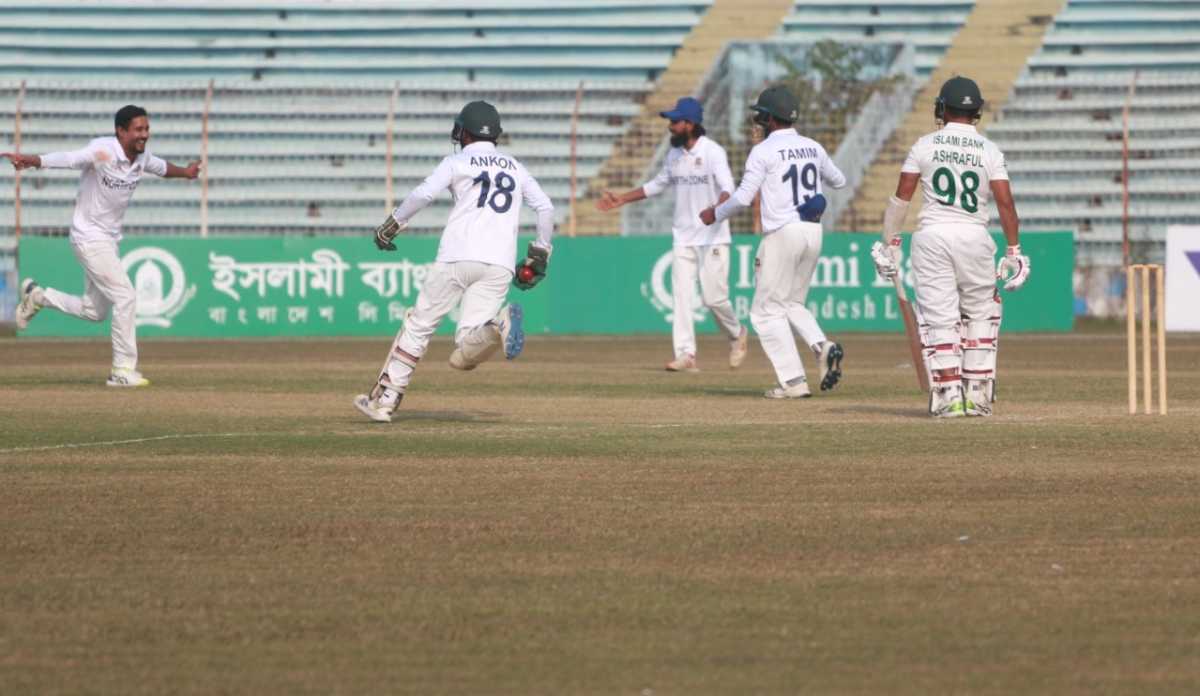 Sunzamul Islam celebrates a wicket, East Zone vs North Zone, Rajshahi, Bangladesh Cricket League, December 26, 2021