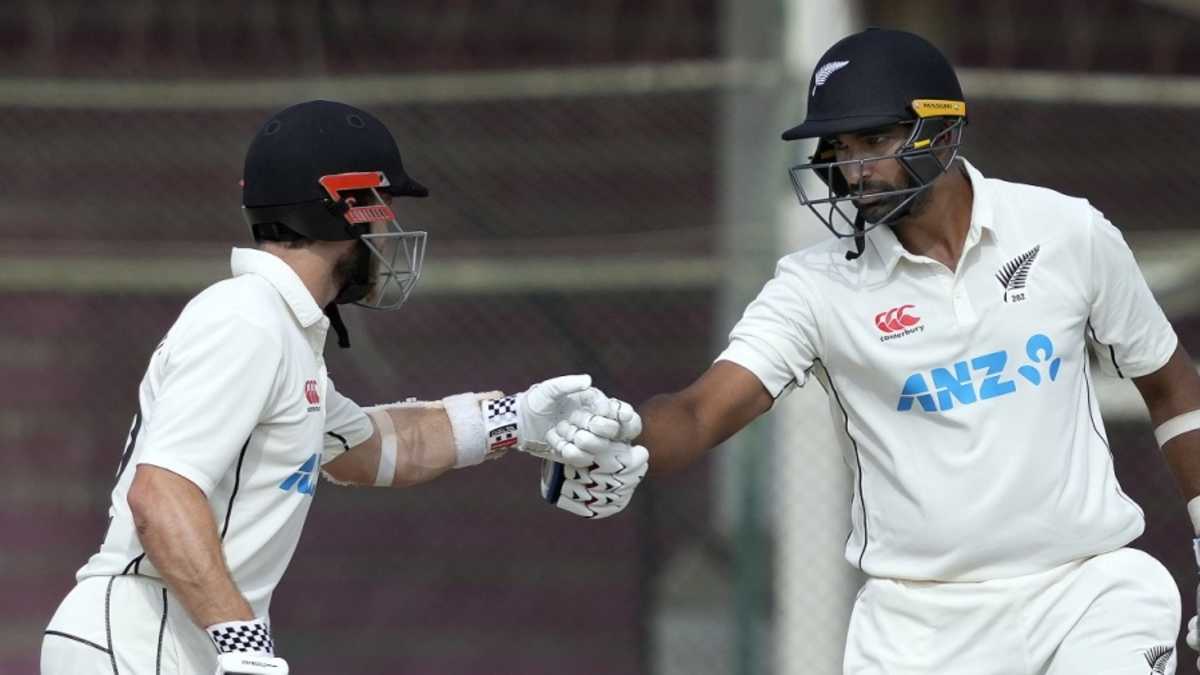 Kane Williamson and Ish Sodhi punch gloves, 1st Test, Karachi, 4th day, December 29, 2022